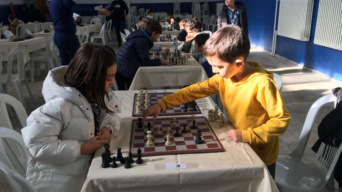 Simav Halk  Eğitimi  Merkezi  ve Simav belediyesi ile ortaklaşa düzenlediğimiz  okullararası Satranç turnuvamız devam ediyor.